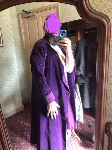 NinaMarketsUK's tweet photo. Darwin’s coat made a genius feel human.

At Kent’s Down House, scientist Charles Darwin published On the Origin of Species in 1859; his closet lets visitors dress up.

A purple coat felt silly-then the distant genius became a father working from home.

Warmly recommended for families.