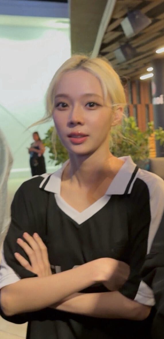 wt010101's tweet photo. 팔짱포즈 오랜만이네 https://t.co/o8V8bFH93f