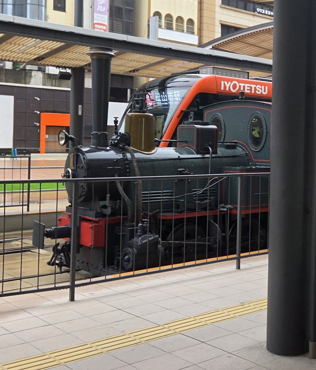 rakucraw's tweet photo. 坊ちゃん列車✨ https://t.co/AWSgGRn3wr