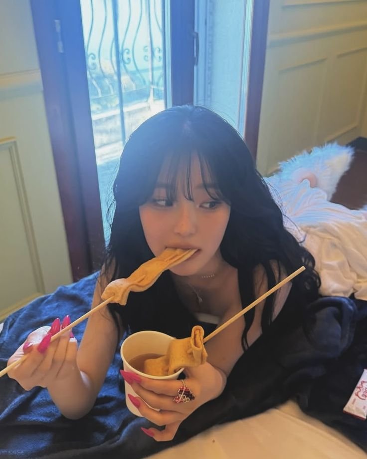 JiheonRiffs's tweet photo. Mau mamam dulu kalian jangan lupa makan siang >< https://t.co/7BcmqoShWF