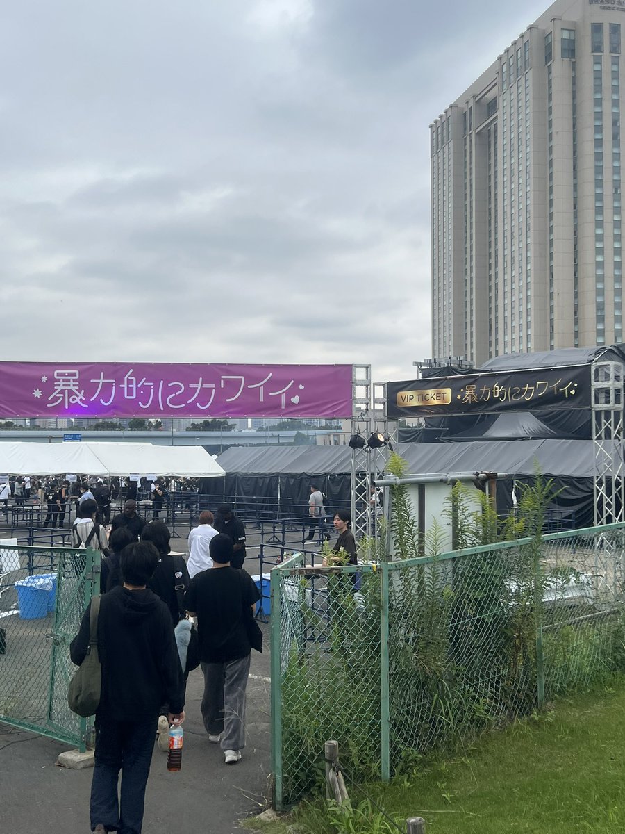 temnn1e's tweet photo. 遅れたけど入場 https://t.co/CTFXqksKaW