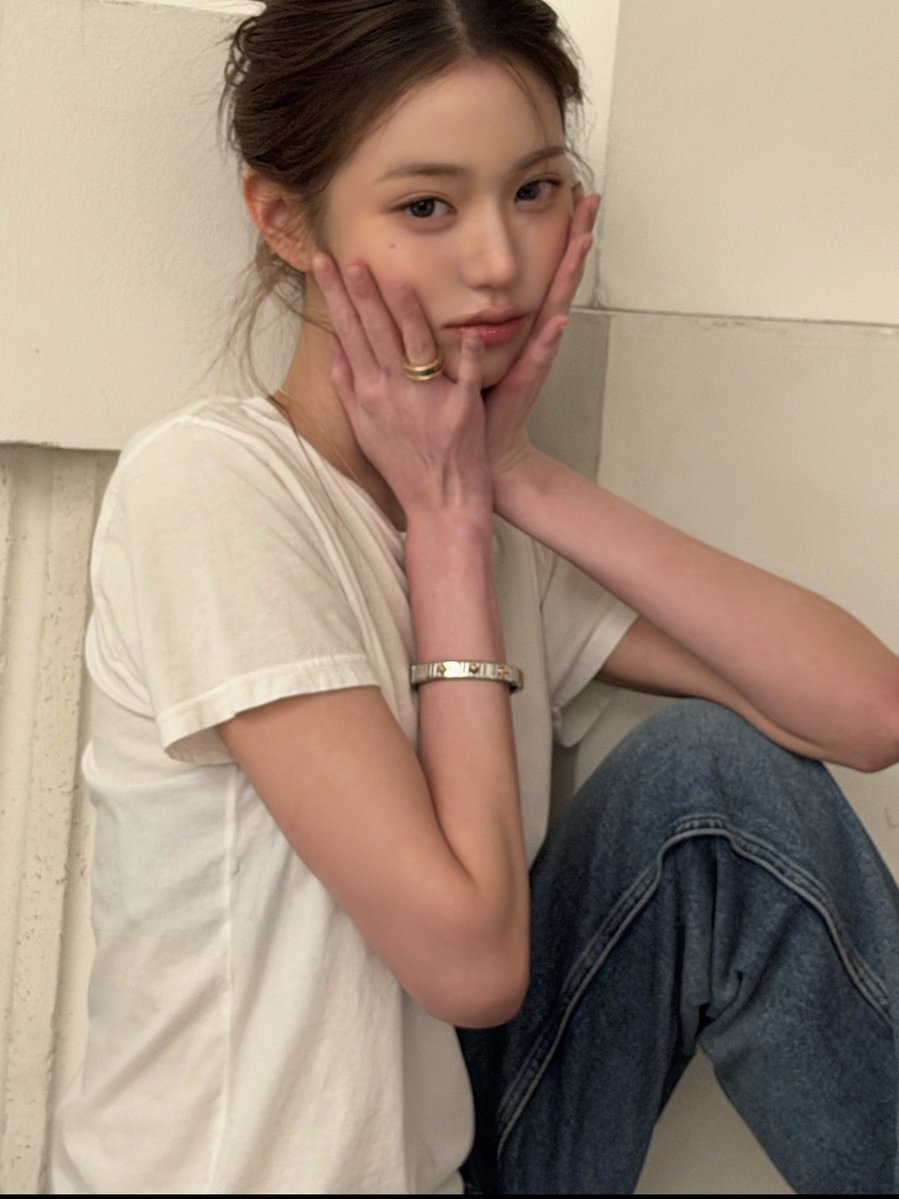 saran_heyooooo's tweet photo. 美女に華やかな服飾は要らないんだな...って深く思わせてくる、こちらのウォニョン様の写真...非常に攻撃力高くて無事に食らってる...... https://t.co/keCKGx6ufB