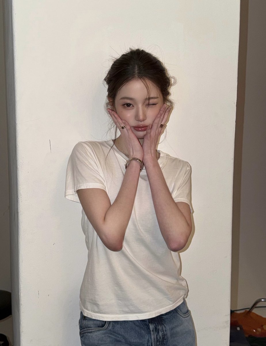 saran_heyooooo's tweet photo. 美女に華やかな服飾は要らないんだな...って深く思わせてくる、こちらのウォニョン様の写真...非常に攻撃力高くて無事に食らってる...... https://t.co/keCKGx6ufB