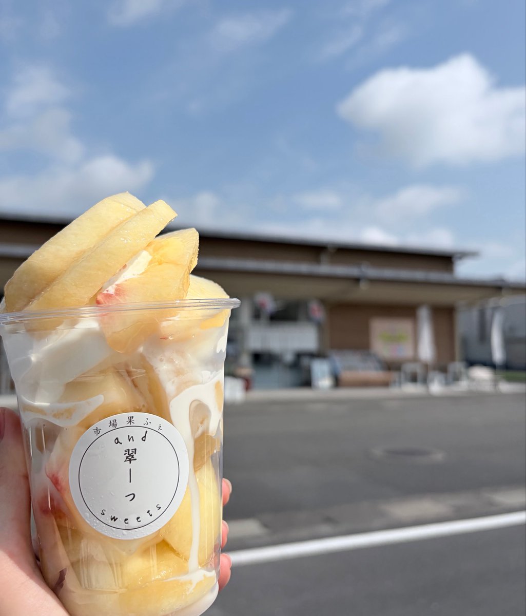 kr_luvii's tweet photo. 車を走らせて

宮崎にある市場隣接のカフェへ✩.*˚

とろとろの桃がおいしすぎて

終始ニヤニヤ( -ᴗ- )💗

アイスクリームの部分も

めっちゃミルク感🐄⸒⸒‼️

良い日曜日の使い方をした🌟⋆꙳
#カフェ巡り #宮崎 https://t.co/jtEyWxgCHx