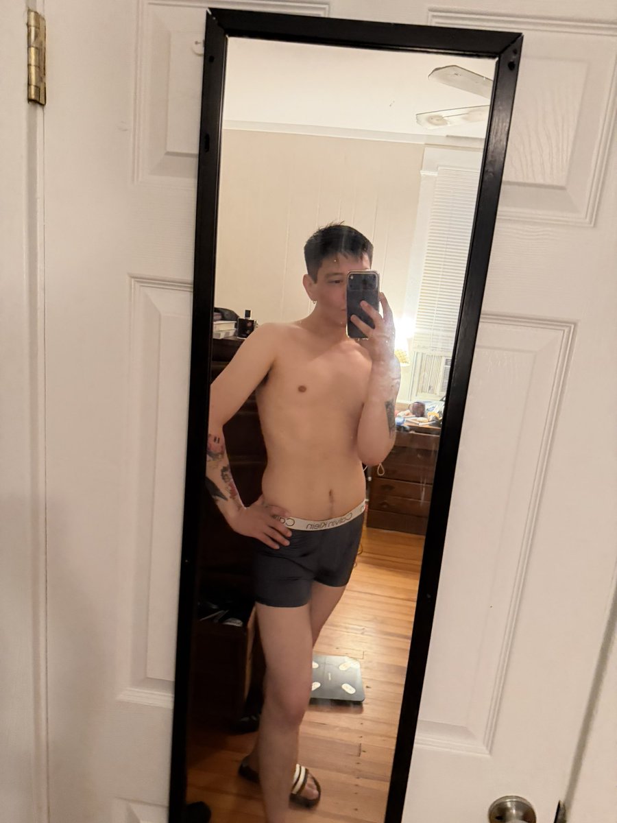 mayenromeo's tweet photo. @DreamLeaf5 There’s no way. I lost 90 pounds and I don’t have that much loose skin https://t.co/vlC16jyzoq