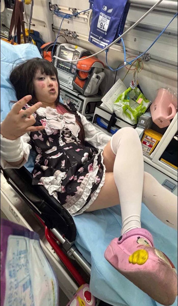 vaironix's tweet photo. くれあから送られてきたキャンまじの未公開動画がヤバすぎるwww
搬送前→搬送後 https://t.co/7yBE4Tldfi