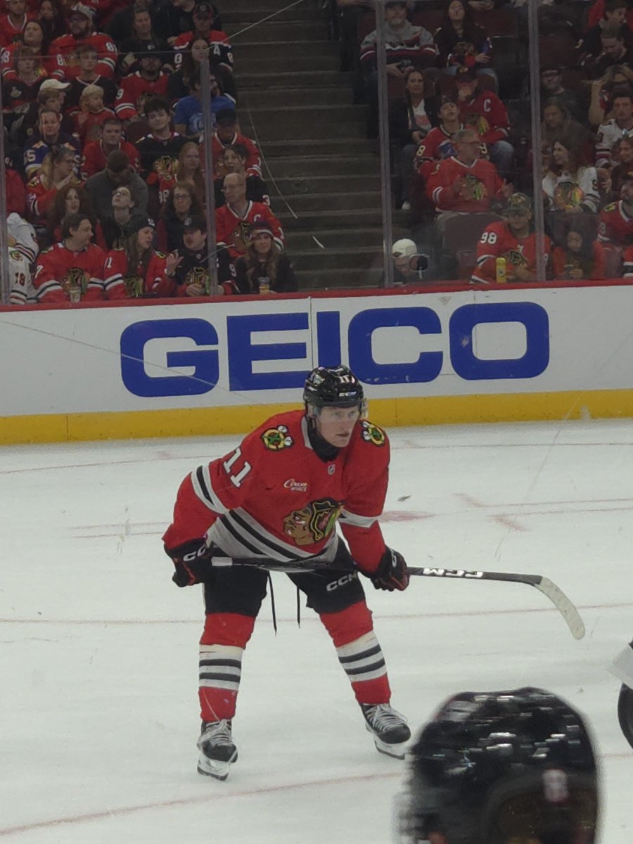 FraserLvvr_'s tweet photo. i missed going to games #BlackHawksWin https://t.co/L35GgBRZY2