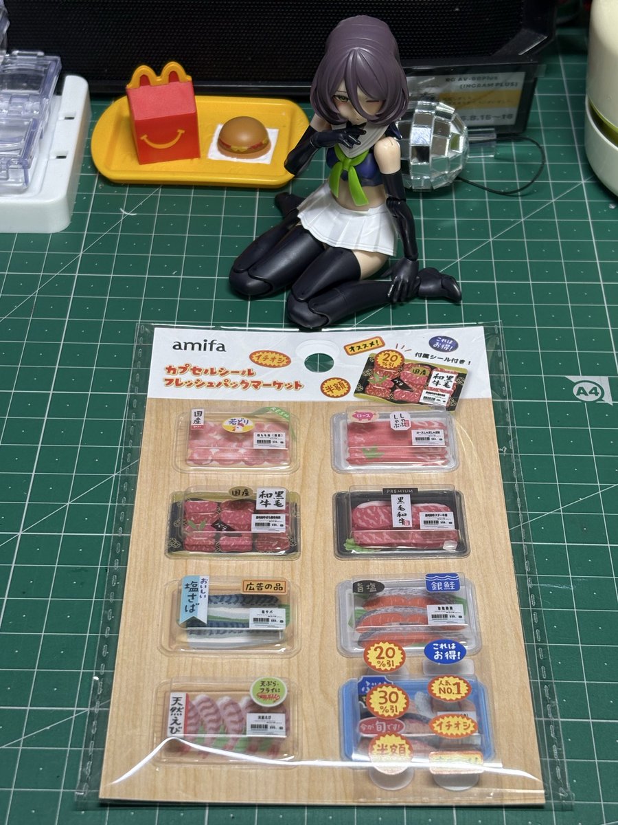 touhouhuhai's tweet photo. #amifa のカプセルシール、ようやく一種類見つけたので買ってきた。これ、台紙が剥離可能な紙になってるのな、それ以前にいい木目なのでなんか別に利用させてもらおう(^^)

もっと増産してくれんかな、弁当が欲しいのよ(^^) https://t.co/evmjtaxHOU