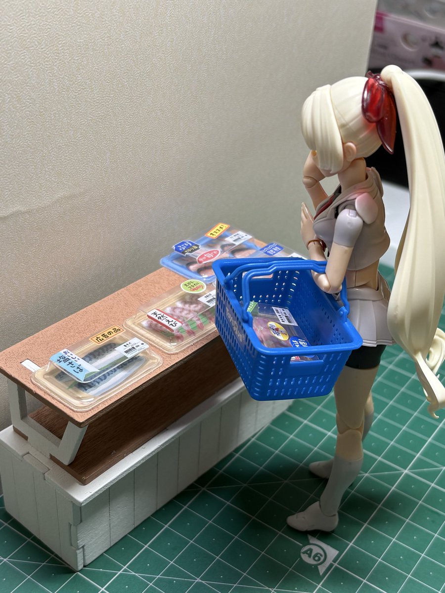 touhouhuhai's tweet photo. #amifa のカプセルシール、ようやく一種類見つけたので買ってきた。これ、台紙が剥離可能な紙になってるのな、それ以前にいい木目なのでなんか別に利用させてもらおう(^^)

もっと増産してくれんかな、弁当が欲しいのよ(^^) https://t.co/evmjtaxHOU
