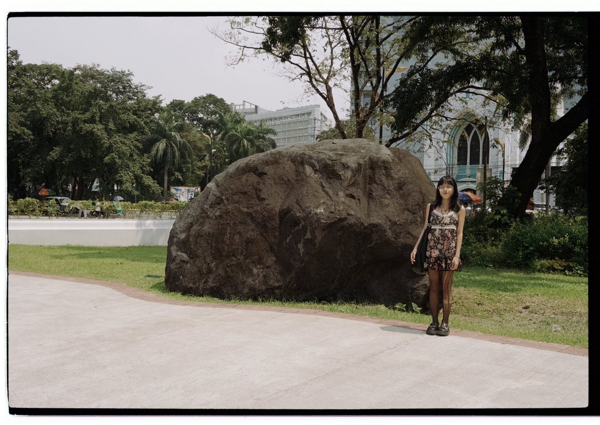 oolongirl's tweet photo. me with a big rock https://t.co/05YvcYzoAd