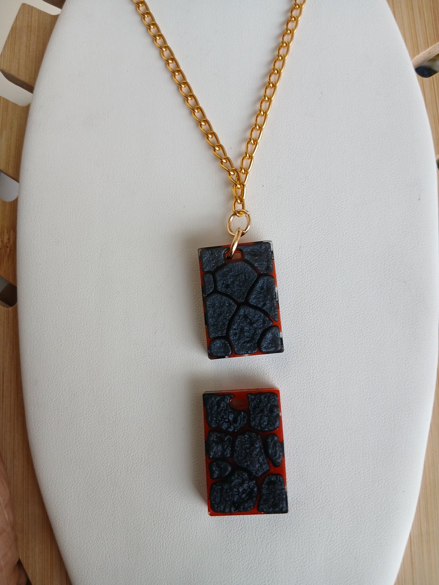 Kanjoor0's tweet photo. @QhuwaKrafts @WanjiruOfQ Inspired by hot charcoal 

Moja 850
Stack of two 1,500
Stack of three 2k 

What's your fav shape?

18/♾️ https://t.co/CMzEI6XCXM
