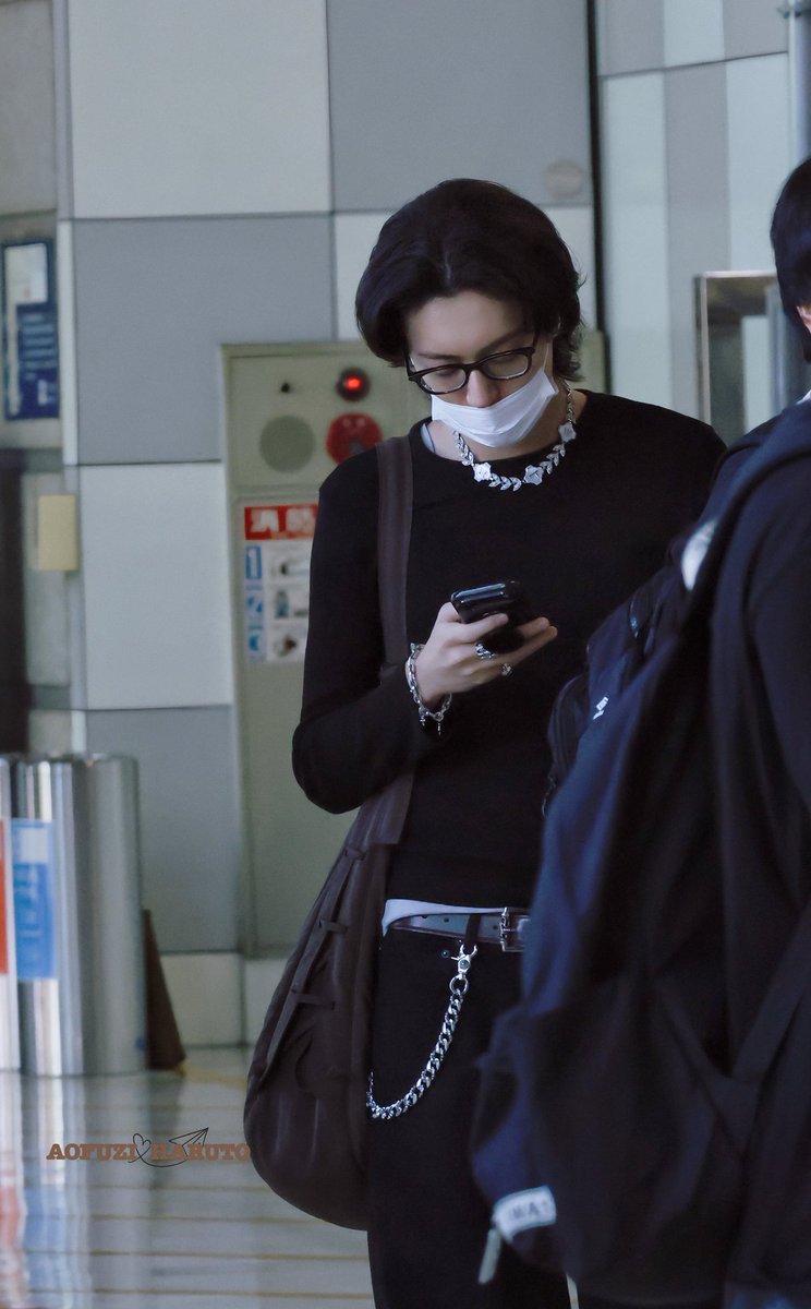rutkyulovers's tweet photo. 🦋 selamat pagi sayang 
🦋 udah di bandara mau balik ke korea, cium dulu

Pas sampe korea hp-nya lowbat jadi gk bisa ngabarin kakak cantik 🙂‍↕️ https://t.co/0dSVzVVlMg
