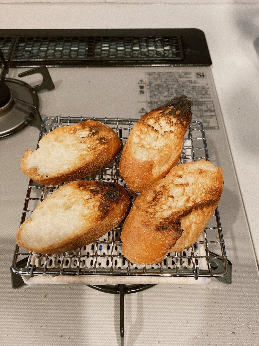 huiyeop's tweet photo. 珍しくパン買ったので🥖
野菜のオーブン焼き、煮豚、バゲット https://t.co/EbcBypS40y