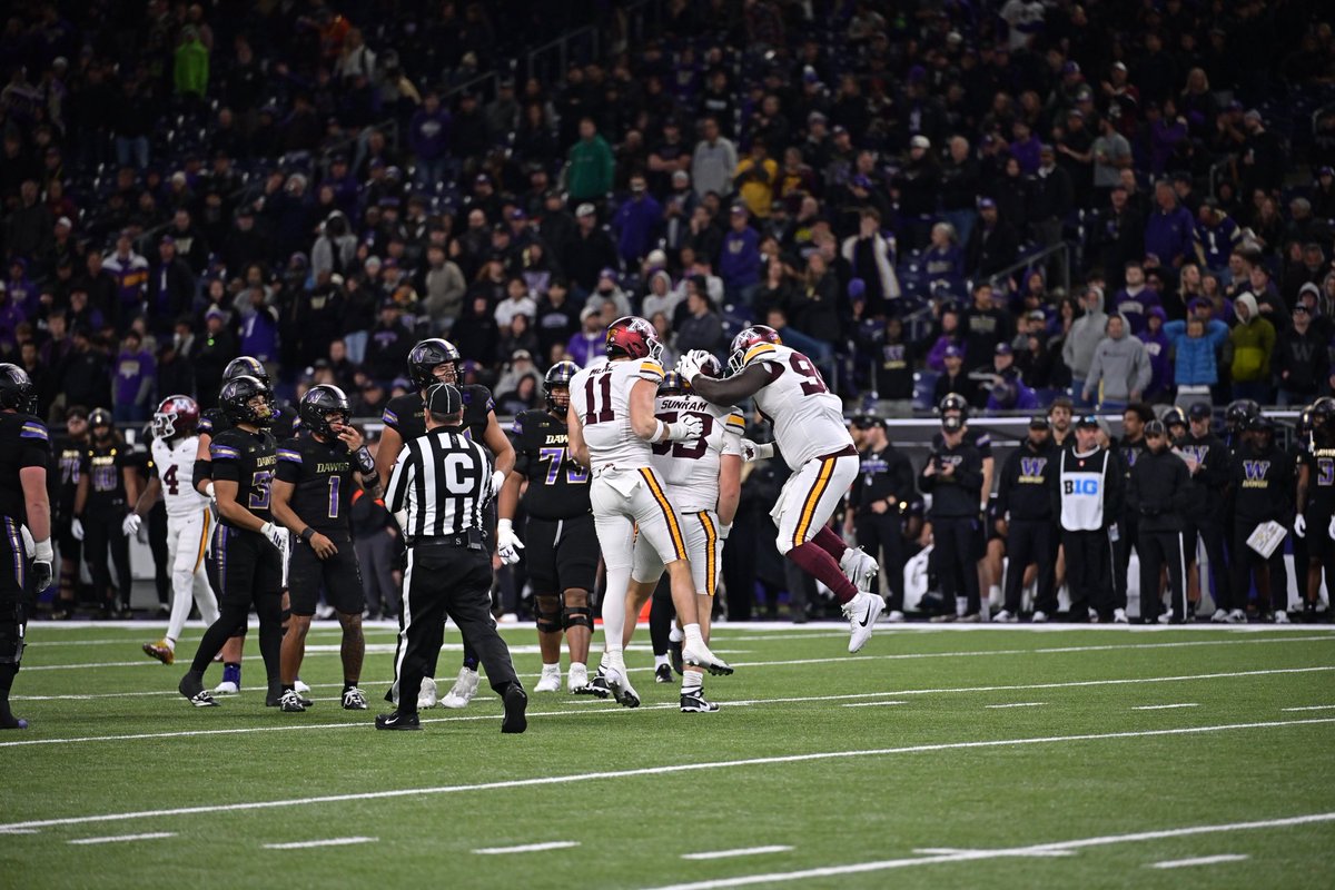 N0ELTHOMPSON's tweet photo. You can’t overstate how tough it is to win at Husky Stadium.

Washington had lost just twice here since the start of 2023.

Ohio State. Oregon. That’s it.

Now add Minnesota to the list.

The Gophers came to Seattle needing their first road win since 2024 and got it. 〽️ https://t.co/vlT09oUlxD