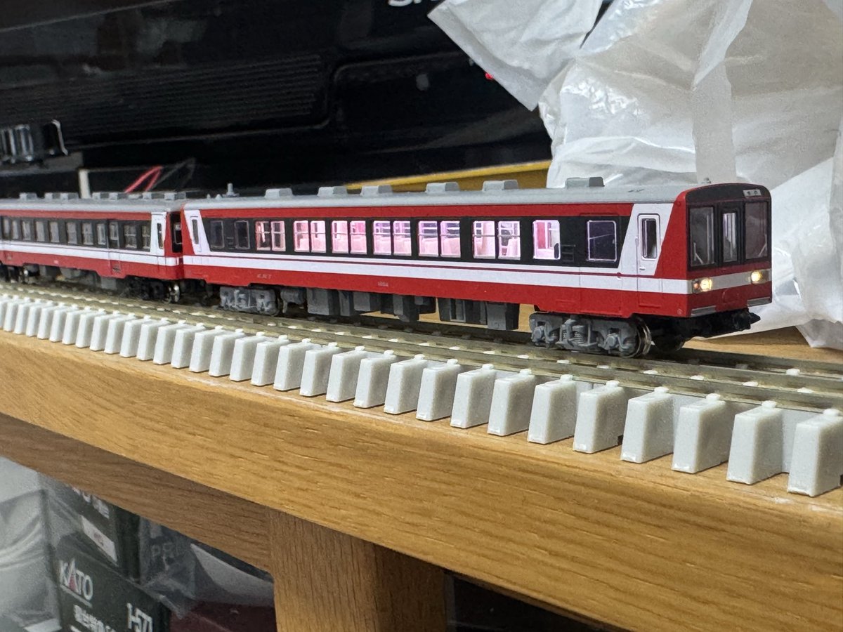nao__tetsu's tweet photo. 鹿島臨海鉄道キハ2000形を早速TN化して、6000形と連結。さて、どうやって光らせるか… https://t.co/S0nkAb9vTJ