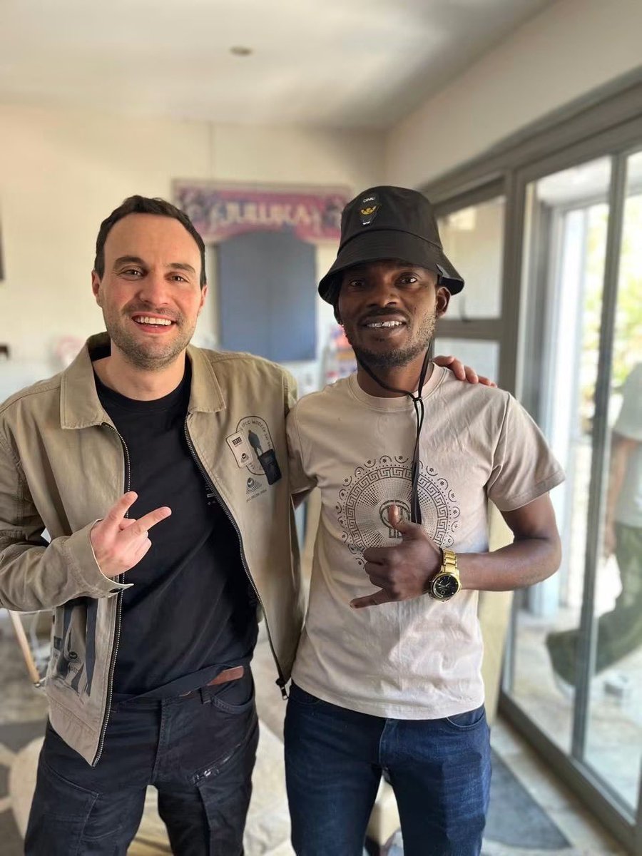 _uthemba's tweet photo. DIGITAL MASKANDI brings you Jaiva Zimnike x Jesse Clegg - Pain. 💿

Bathi umfoka Miss ofundis’ engafundile, ingcwephelezi kakhiye, umzukulu kaKalakateni.. ushov’ olushovayo.. 

Sekunjalo! Awuzizwele nje lapho egijima khona noMfoka Clegg 🙌🏾🔥⬇️
https://t.co/MgfAM33CKe https://t.co/KALiCOtyBF