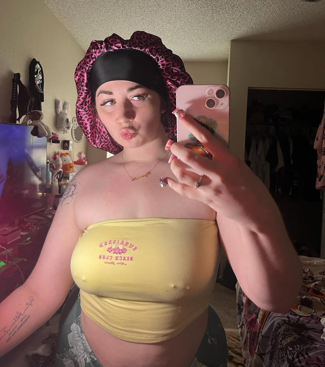 Arythick532's tweet photo. My pussy is dripping for you daddy hmu for menu #nsfwtwt #horny #latina #bigtits #cum #slut #nsfw #buyingcontent #daddy #sext #tits https://t.co/YdFxk808qe