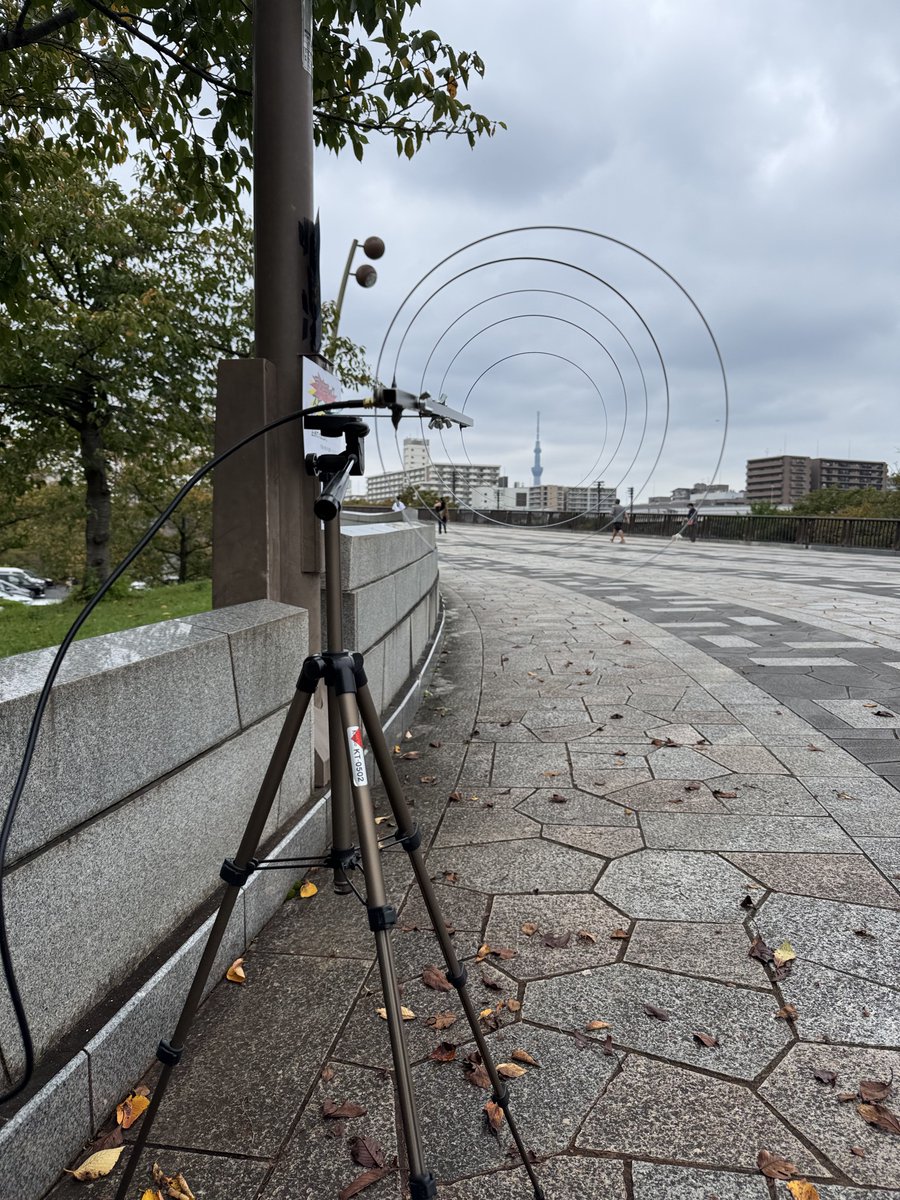 UmeTKY's tweet photo. 本日は大島小松川公園をアクト。
ハムフェアで購入した5エレループアンテナでの初運用。ビームをスカイツリーに向けスポットをあげると、面白いほど呼んでいただけた。大島小松川ファーストですとか、普段厳しい公園なのに今日は強いとか言っていただいて、アンテナも本望でしょうw https://t.co/2aw1HNo08D