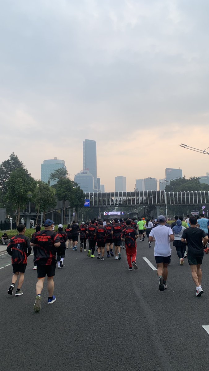 2906AL's tweet photo. Merelakan malam minggu yang panjang, demi minggu pagi yang sporty https://t.co/0jTeVdXW7c