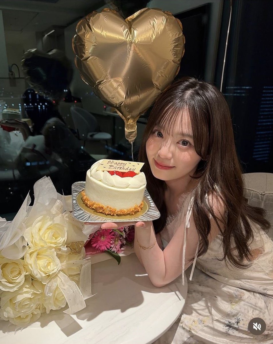 0915_taka_'s tweet photo. 【告発DM】東京ドームNo.1ビールの売り子の裏側。

■小鮒琴乃 (こぶね ことの)
大学3年生🏫

彼氏いないと嘘をつき、ファンを集めて色恋営業。
飲まないビールを買わせて捨てさせる (画像4)

⚠️10月3日(土)、売り子バイト卒業
巨人vs横浜
ビール買うのやめよう😠
売り場は一塁側、一階、アサヒビール。
ピンクの花が目印。

《違反行為》
❌客にビールを捨てさせて売る行為は違反。
今年の表彰は対象から除外されるべき。