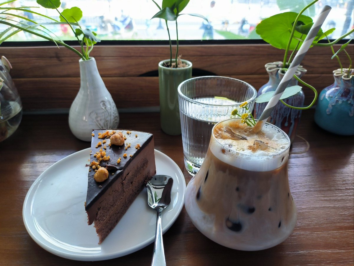 felixxavier8107's tweet photo. Today’s win: nailed the client presentation ahead of deadline, grabbed a quick iced latte to celebrate on the way back to the desk. Small, good vibes only. https://t.co/sC4MKTDie2