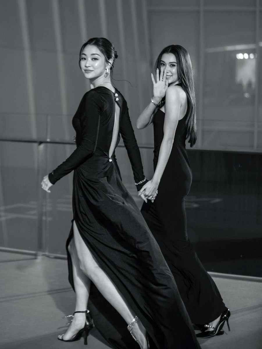 Alexnox_alex's tweet photo. 25 Nov                             25 Nov
170cm.                            170cm.
ENFJ                                   INFJ
จุฬา                                     จุฬา
น้องลีด                               พี่คฑากร               

คู่นี้หรอ เคมีปีศาจที่เขาตามหากันให้ควัก🖤
#LenaLalina #MiuNatsha #LenaMiu
