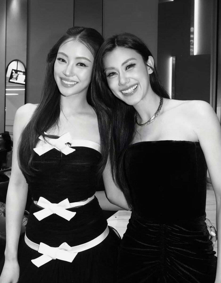 Alexnox_alex's tweet photo. 25 Nov                             25 Nov
170cm.                            170cm.
ENFJ                                   INFJ
จุฬา                                     จุฬา
น้องลีด                               พี่คฑากร               

คู่นี้หรอ เคมีปีศาจที่เขาตามหากันให้ควัก🖤
#LenaLalina #MiuNatsha #LenaMiu