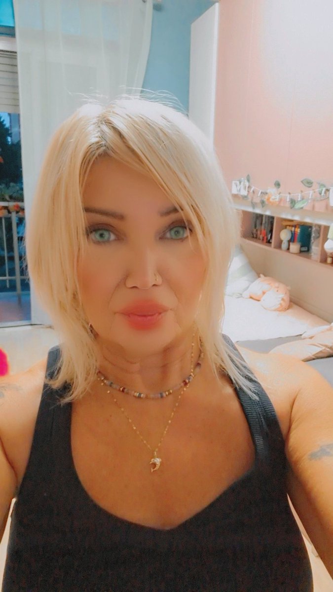 Buffycord's tweet photo. #Buona Domenica Twitterini 🤠☕️🎼🎶🎶🎵🛍👗 https://t.co/Ym7w5QNKH5