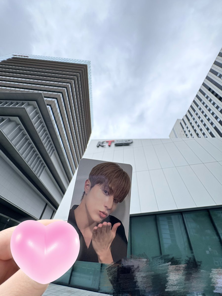 bts7army_chim's tweet photo. 楽しかったです🥹💖💖
ミーグリの1部は改善の余地ありだけどメロすぎた😍
会ってくれたAnDちゃんありがとう🫶🏻
ソンムルもありがとう🥰
#BLUE_HOUR #WHIB #휘브 https://t.co/anA6NHftti