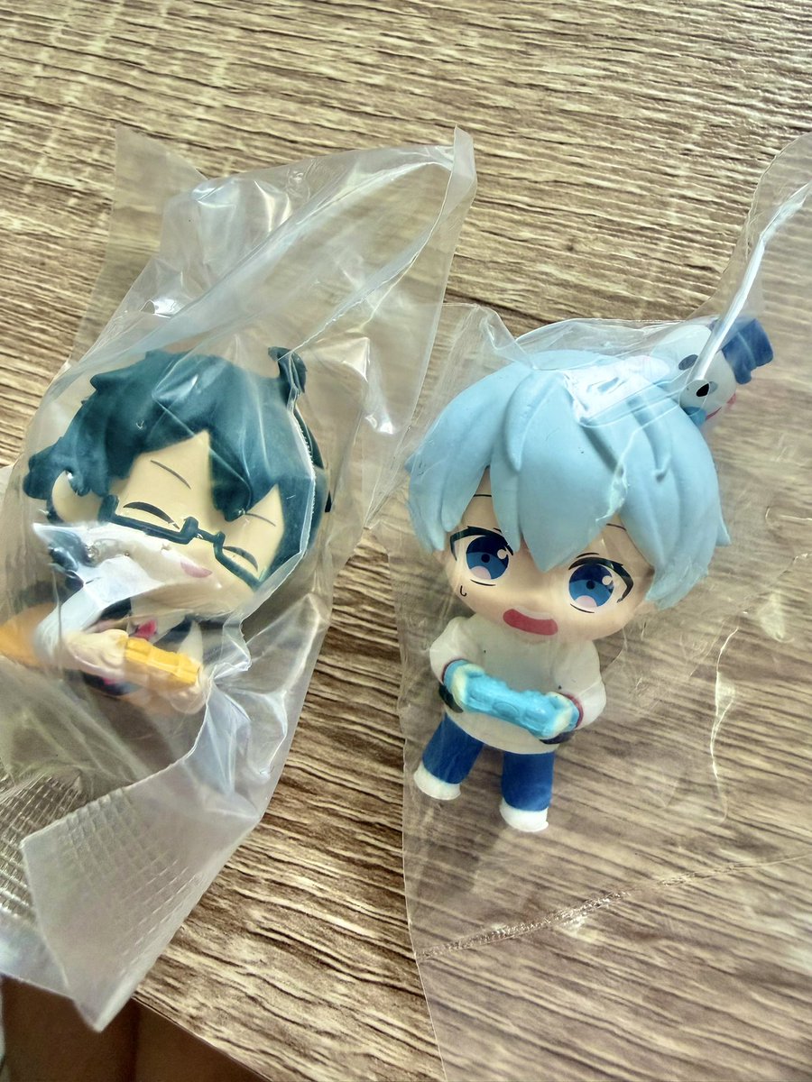 sh05231213's tweet photo. ドズル社のガチャガチャ…やっと見つけた…🥹✨✨

2回回しておんおらお迎え〜💛🩵
親友ちゃんがおんりーくん推しだし、ペアでお迎え出来て幸🫶🏻♡

グッズ収納に大事に飾ろう〜☺️

#ガチャガチャ
#ドズル社 https://t.co/AtnSLiPGWK