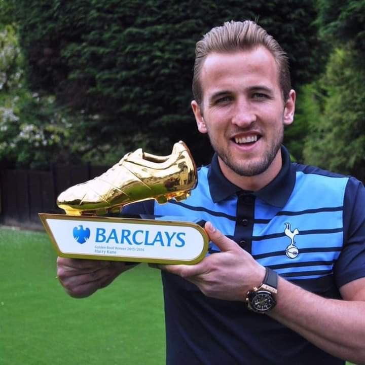 MikealsonMikeal's tweet photo. “Statpadding in the bundesliga”

Meanwhile harry kane in the premier league:
. 3x golden boot (15/16, 16/17 and 20/21).
. 1 playmaker award (20/21).
. PFA players player of the season (16/17).
. 213 goals in 320 app (second highest premier league scorer in history).

Clowns 🤡. https://t.co/7U9uLCFOc0