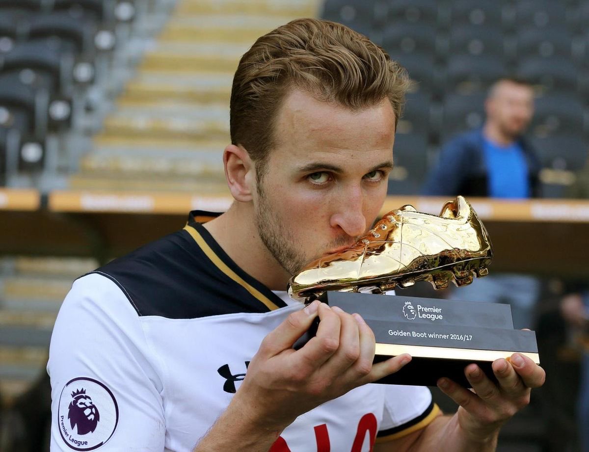 MikealsonMikeal's tweet photo. “Statpadding in the bundesliga”

Meanwhile harry kane in the premier league:
. 3x golden boot (15/16, 16/17 and 20/21).
. 1 playmaker award (20/21).
. PFA players player of the season (16/17).
. 213 goals in 320 app (second highest premier league scorer in history).

Clowns 🤡. https://t.co/7U9uLCFOc0