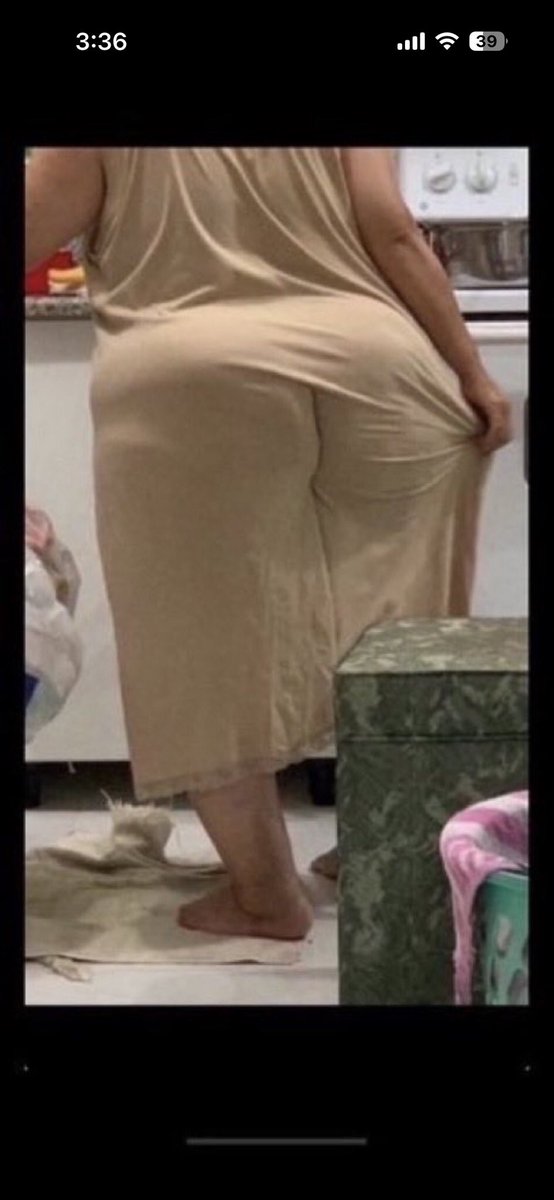 F6d3ns's tweet photo. خذ نفس عميق و ركز بالحجم الملكي وحجم الشطايا المتباعده 🍑🔥

وكيف شطاياها بالعه القميص 💨
ادري انك بشكل مستمر تشوف المناظر وشحمتك تخرخر ولعب برجولتك
القميص 🩱💦
هذا الواقع واستسلم لدياثتك لان صعب تتركها شطايا الام المشحمه ياولدها 😵‍💫🐽🍑💨

#ديوت_بدويٌّْ https://t.co/SHbmMSiJQF