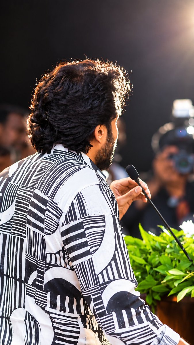 Neels_Karthi's tweet photo. The Man @Karthi_Offl Anna Confidence speaks louder than words. 🔥

Just a moment in the spotlight. 📸✨
Simple. Stylish. Unforgettable. 🖤
That effortless smile! ❤️‍🔥

Good vibes, great moments. ✨
Own the moment. 🔥

Karthi PSGR College Coimbatore ✨😍

#Karthi #MrVersatileKarthi https://t.co/OuabzeNy2Q