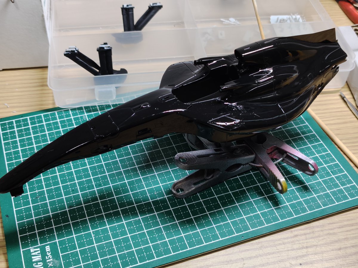 mihaya724's tweet photo. 平筆が入らない所を細筆で塗った後、一気に平筆でエナメルX-1を筆塗り
それなりに艶感もあり、いい感じですね✨
#newscratch
#W17 https://t.co/05kF6gGOe0
