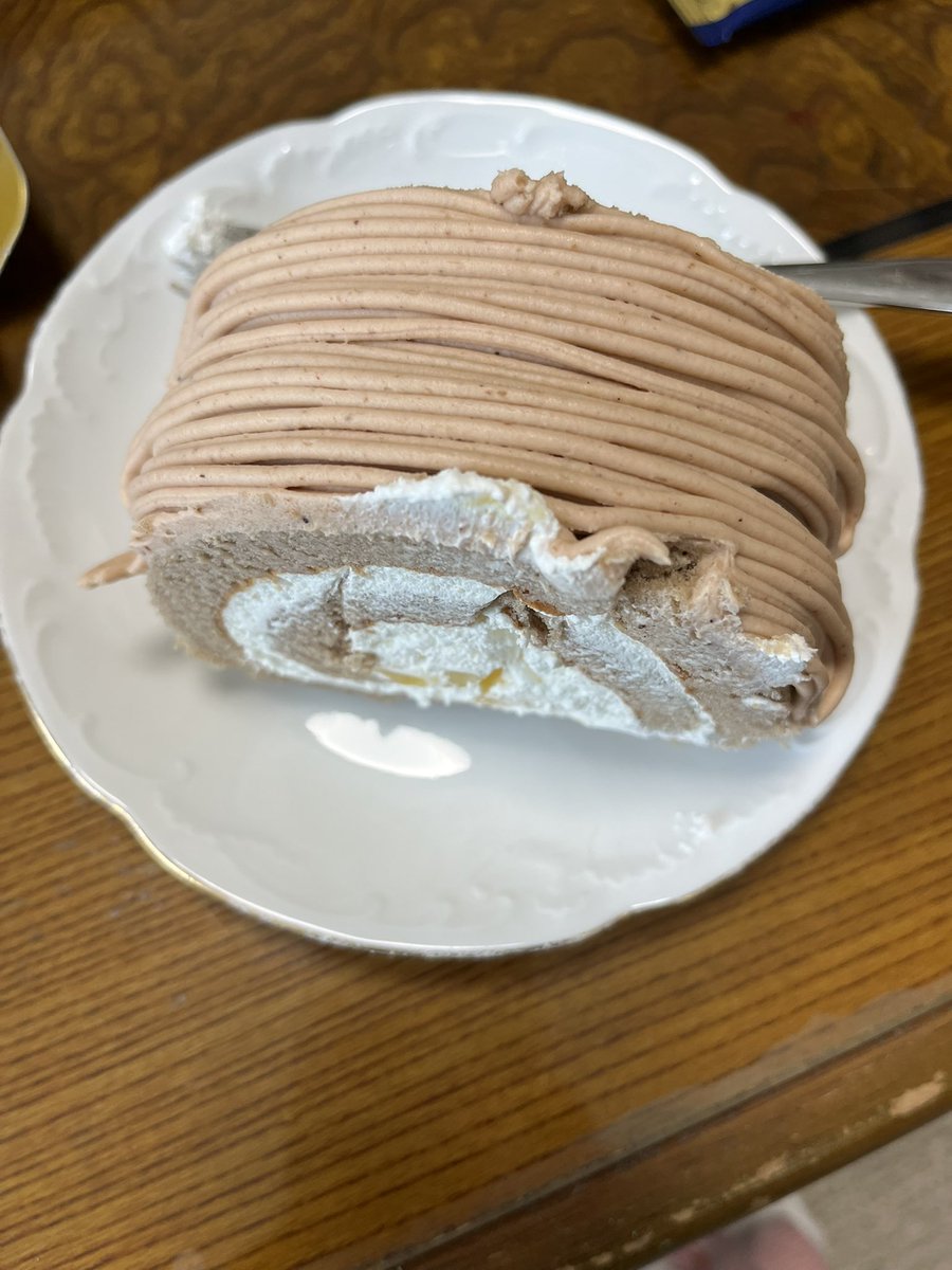 ICIKABACICA9's tweet photo. 地元の市役所で働いてた時に良くしてくれてたおばあちゃんがわいの誕生日ということでパーティーしてくれた
ケーキ食べてなかったから嬉しかった㊗️
地元の市役所で働いたことは黒歴史にしてたけどここで出来た友達はずっとも https://t.co/7z7ECU08Ym