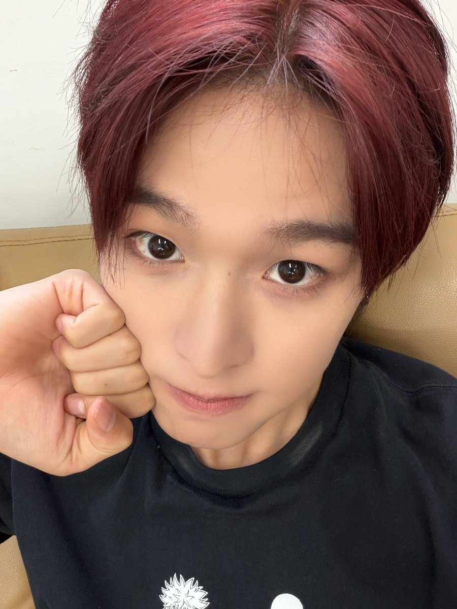 Orr_range's tweet photo. 260927 엔시티 위시 시리얼 릴리즈 리쿠 팬싸

나 솔직히 헌x헌 콜라보 티셔츠 너무 궁금해서 사이즈 물어봤음!!

리쿠가 기억 안나는지 좀 고민하더니  'S' 사이즈라고 했어요 https://t.co/j1AXvnYVyk