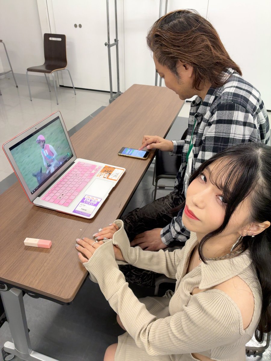AsakaOfficial's tweet photo. #スプリンターズＳ 撃沈です。
マイナス33000円乙乙乙😭😭😭

#亜咲花の競馬報告 https://t.co/jbsjInU74x