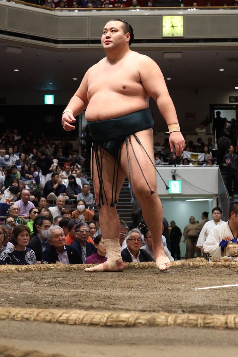 sumokyokai's tweet photo. ＜千秋楽の様子＞
十両優勝は北の若（東十両六枚目）八角部屋です。

優勝決定戦
北の若（11勝4敗）　突き落とし　輝（11勝4敗）
北の若（11勝4敗 ）　叩き込み　嘉陽（11勝4敗）
#sumo #相撲 #九月場所 https://t.co/9rnRFT7YjZ