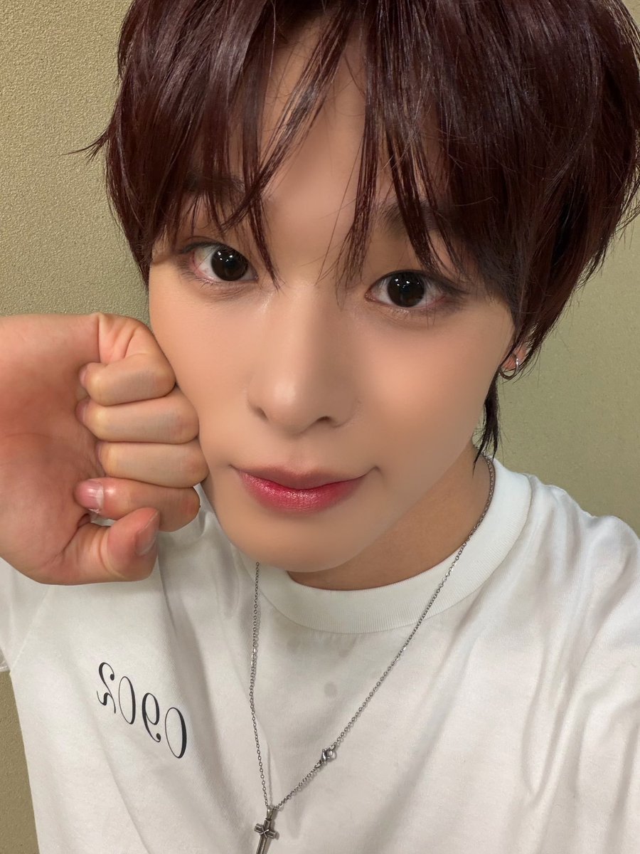 Orr_range's tweet photo. 260927 엔시티 위시 시리얼 릴리즈 리쿠 팬싸

나 솔직히 헌x헌 콜라보 티셔츠 너무 궁금해서 사이즈 물어봤음!!

리쿠가 기억 안나는지 좀 고민하더니  'S' 사이즈라고 했어요 https://t.co/j1AXvnYVyk