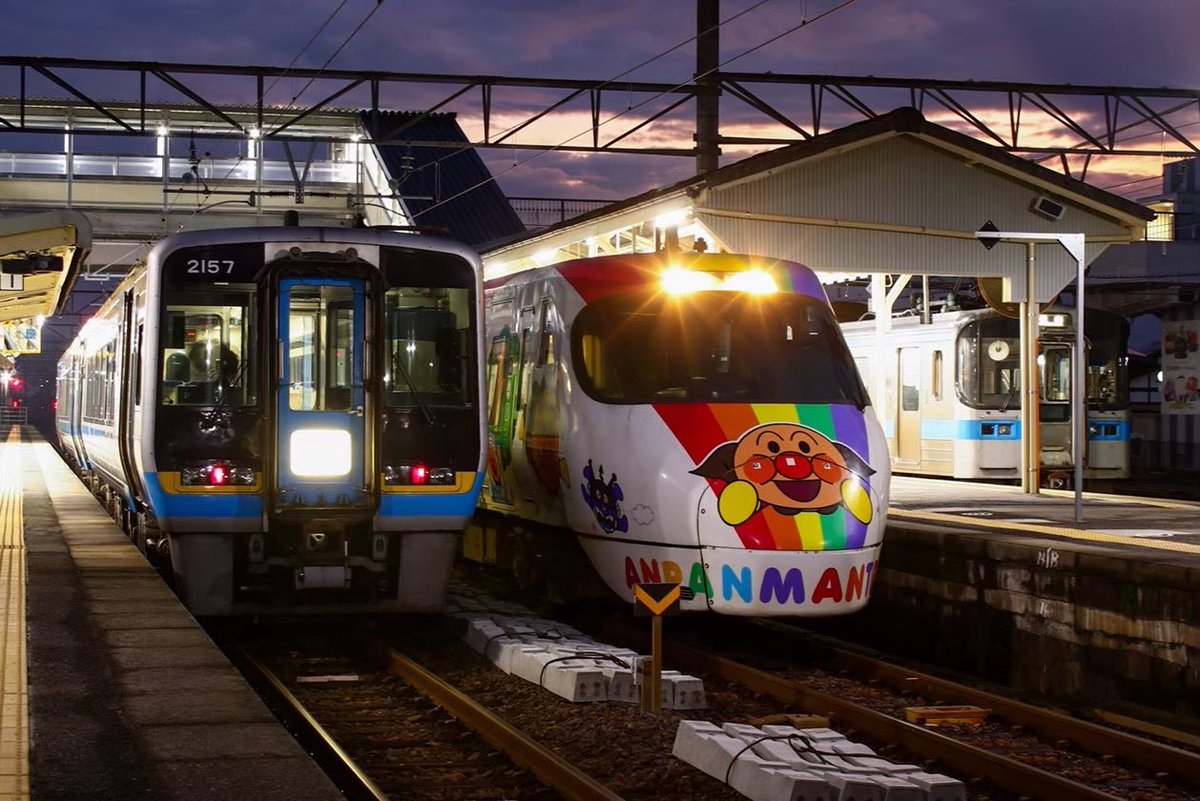 Walkure_MS7's tweet photo. アンパンの現行デザイン終了とのことで。
出場初日から撮ってたり、学生時代の帰省で頻繁に乗ったり。何やかんや思い入れあるなぁ。 https://t.co/s6Gp62Wg1k