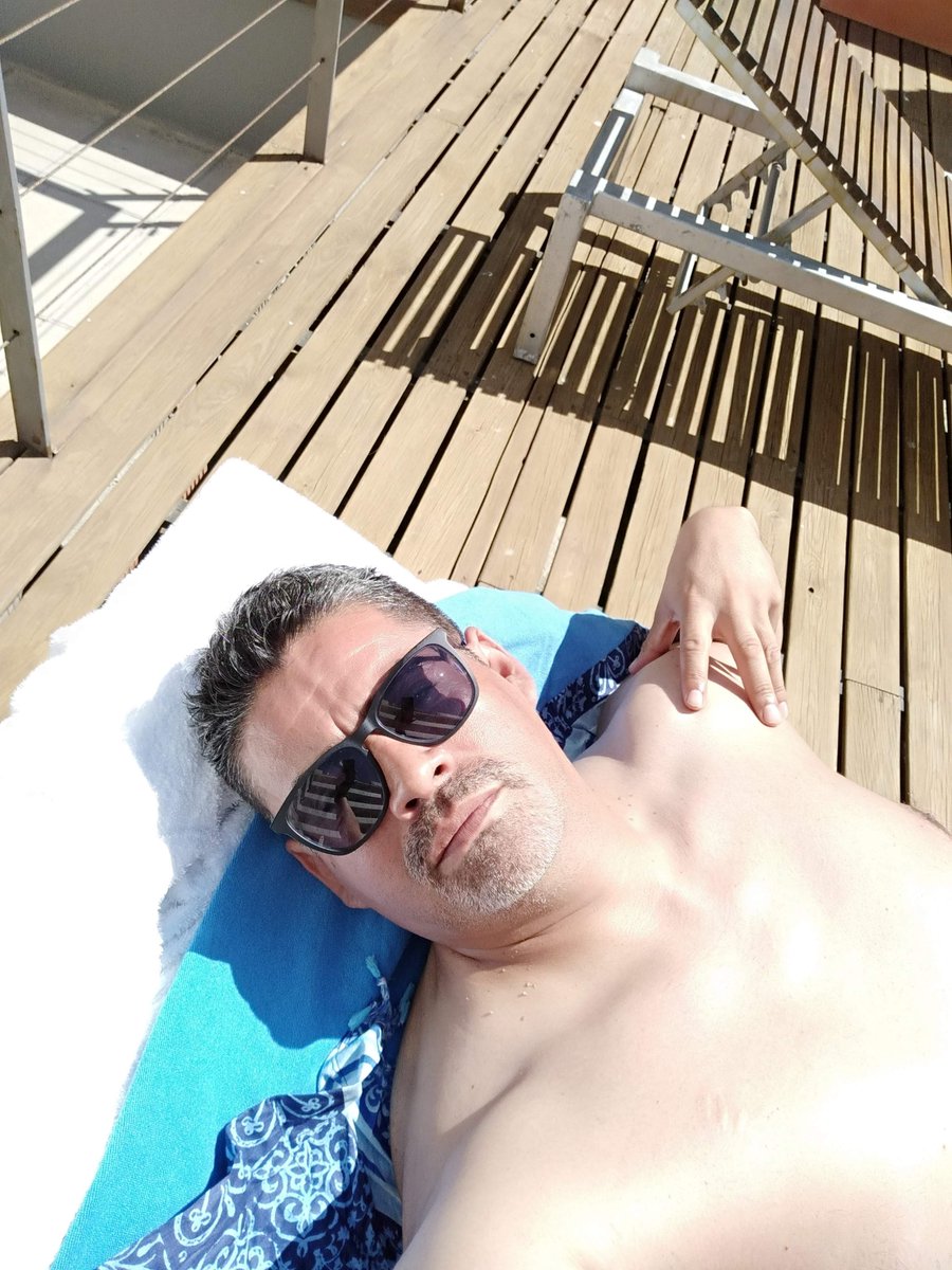 Byroderic's tweet photo. I love holidays in September https://t.co/6jSeYoRLmn