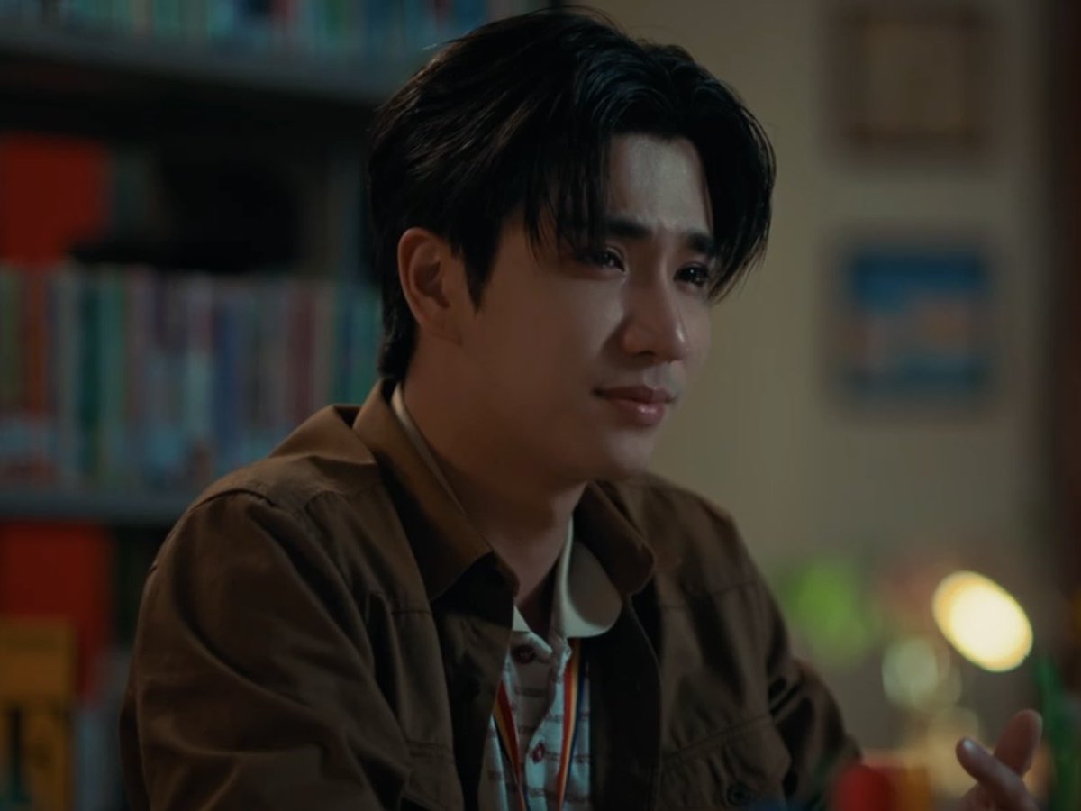 moaxjsjg's tweet photo. #LoveYouTeacherSeries , รักครูเท่าโลกเลย 

ใครลังเลว่าจะดูซีรี่ส์เรื่องนี้ดีไหม ขอตอบเลยว่า ดูเถอะค่ะ ☺️
เป็นซีรี่ส์ที่ดีของปีนี้เลย ทั้งการแสดง mood&tone ทั้งบท บอกเลยว่า ดีมากๆ 

เคมีของเพิร์ธแซนต้าดีมาก การแสดงก็เช่นกัน แซนต้าเป็นครูโซลาร์ที่ดี และเป็นน้องซันที่น่ารักมาก รับรู้ว่าตั้งใจทำการบ้านมาดีมากๆ 
เพิร์ธเป็นคุณครูพบเมฆที่เก่งมาก เป็นคนที่แสดงออกมาได้ดีมาก เราแพ้น้ำเมะ 555
แล้วเพิ้ดต้าเติมกันบ่อยมาก น่ารักสุดๆ 

แซมมี่และเคทำให้เรื่องนี้มันกลมกล่อมมากขึ้น รักความสัมพันธ์ของทั้งสี่ตัวละคร 5 คาแรคเตอร์มากๆ 💖🌟 เด็กๆในเรื่องยิ่งสร้างความแข็งแรงให้เรื่องนี้ขึ้นไปอีก 

อยากให้ทุกคนได้ดูซีรี่ส์เรื่องนี้กันจริงๆน้า สนุกมาก 💖
