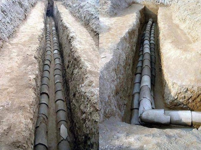 Rainmaker1973's tweet photo. This network of ceramic water pipes is 4000 years old. 

It was unearthed at the archaeological site of Pingliangtai in Northern China.

The pipes still work. https://t.co/ED22Sdt4Q3