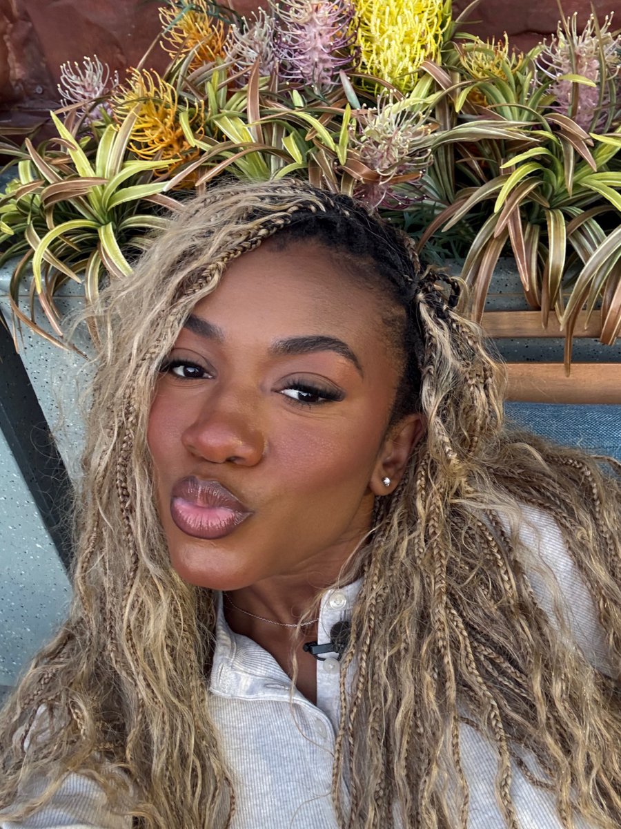 CBSBigBrother's tweet photo. serve absolute face card if you comped out last week 💌💐😍 all-new #BB28 TONIGHT after the #VMAs on CBS!  #bigbrother #BBTS https://t.co/SsQRlD20qs