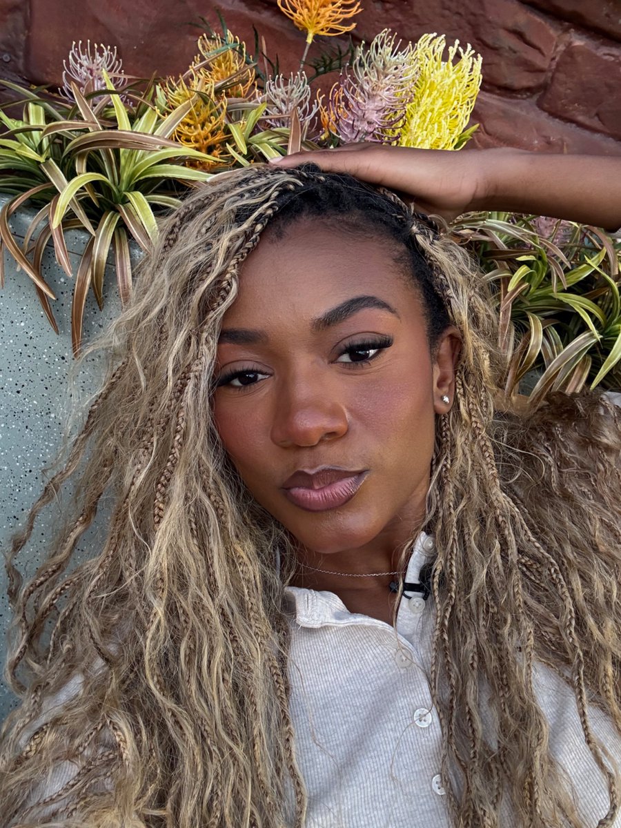CBSBigBrother's tweet photo. serve absolute face card if you comped out last week 💌💐😍 all-new #BB28 TONIGHT after the #VMAs on CBS!  #bigbrother #BBTS https://t.co/SsQRlD20qs