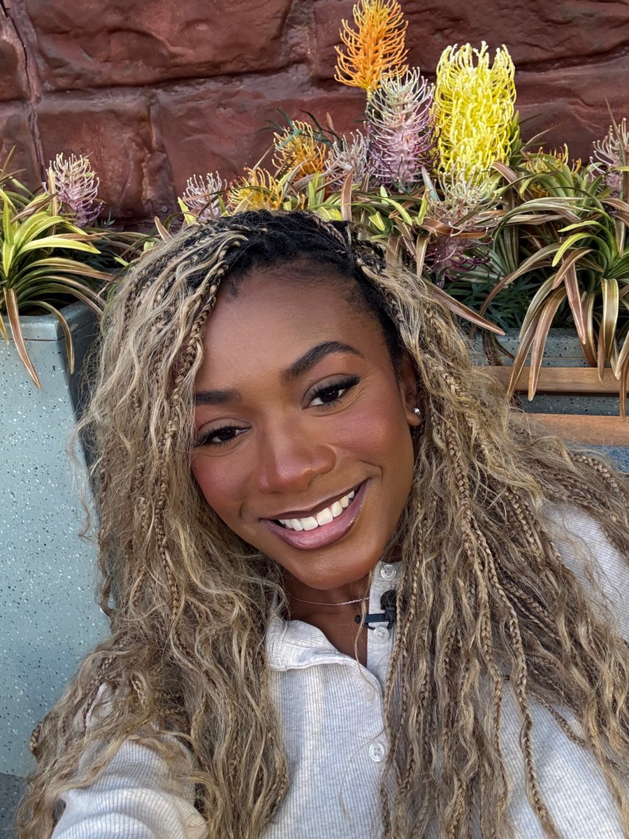 CBSBigBrother's tweet photo. serve absolute face card if you comped out last week 💌💐😍 all-new #BB28 TONIGHT after the #VMAs on CBS!  #bigbrother #BBTS https://t.co/SsQRlD20qs