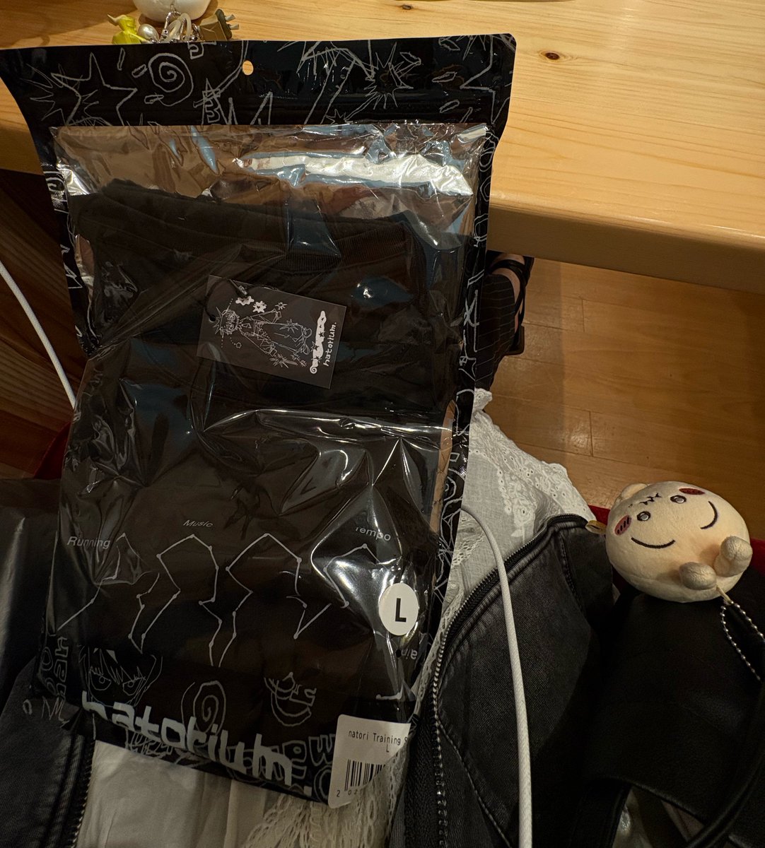 tkznfkna's tweet photo. 今着てるやつの上に着たくて買ってみたけど可愛E〜！！！！🖤🖤🖤🖤🖤 https://t.co/iOo35sexwq