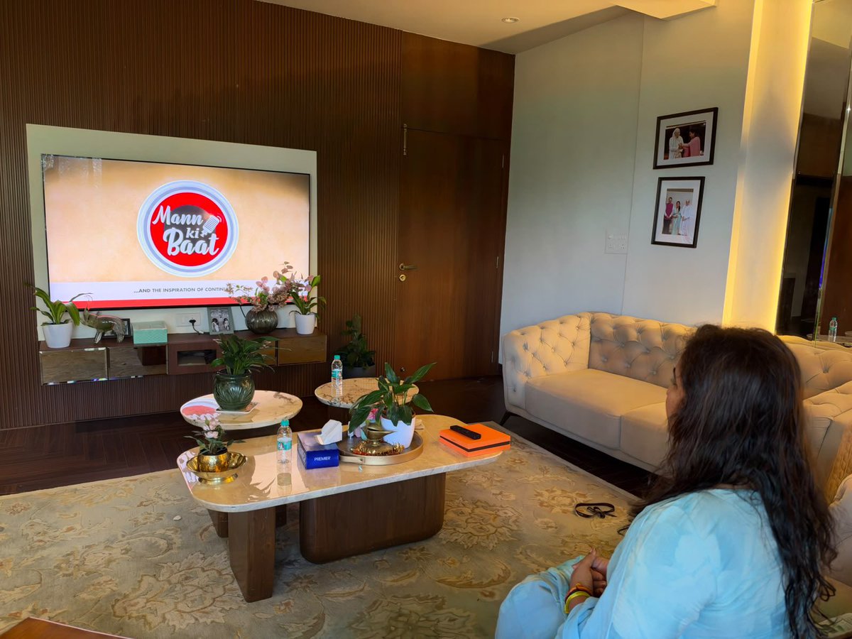 MeghnaBordikar's tweet photo. आज ‘मन की बात’ कार्यक्रमात माननीय पंतप्रधान नरेंद्र मोदीजी यांच्या प्रेरणादायी विचारांचे श्रवण करतांना... 

@narendramodi @AmitShah @mannkibaat @BJP4Maharashtra @BJP4India 
#MannKiBaat #PMModi #ViksitBharat #BJP #NationFirst https://t.co/HbBlNRz1KR