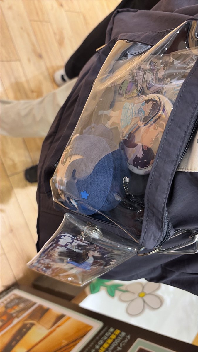 sumooosya's tweet photo. 昨日と同じカバンで、
ショルダーバッグに夏葉ぬいで、
パラコレ小糸ちゃん法被着てます！
よろしくお願いします！！ https://t.co/PPp0eZ0kff
